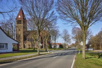 Church Oberlübbe, Evangelical-Lutheran parish Oberlübbe-Rothenuffeln, residential building, bare