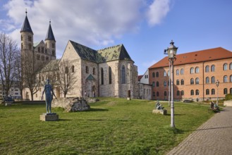 Kloster Unser Lieben Frauen, sculpture park, park, lawn, sculptures, lantern, art museum, bare