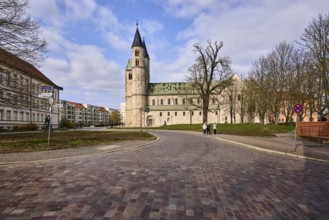 Kloster Unser Lieben Frauen, monastery, church, lawn, bare wintry trees, cobblestone street, blue
