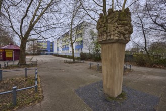 Song stele, sculpture, concrete, sculptor Ursula Schneider-Schulz, style socialist realism,