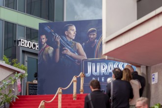 Overview of the German premiere of the adventure film Jurassic World, the rebirth at Berlin's Zoo