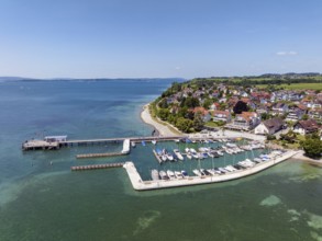 Luftbild von der Bodenseegemeinde Hagnau, Winzerdorf und beliebter Ferienort am Bodensee, mit dem