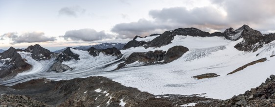 Sunset at the summit of the Becher, picturesque high mountain landscape, view of mountain peaks