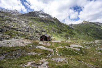 Elberfelderhütte mountain hut in the upper Gössnitztal valley, Wiener Höhenweg, Schober group, Hohe