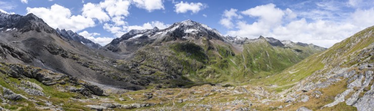 View of mountain landscape in the upper Gössnitz valley, mountain peak Roter Knopf, Wiener