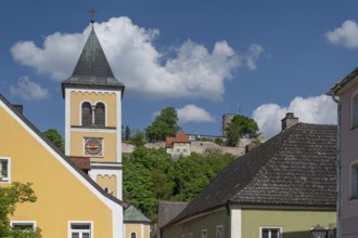 Church of St Vitus and historic Lengenfeld Castle behind, Burglengenfeld, Upper Palatinate,