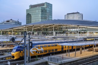 The central station Utrecht Centraal, at the shopping centre Hoog Catharijne and station concourse,