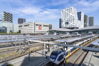 Utrecht Centraal railway station, tracks and concourse, trains of Nederlandse Spoorwegen N.V. state