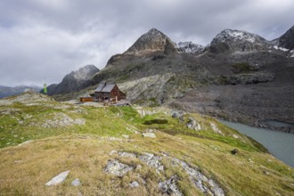 Mountain hut Adolf-Nossberger-Hütte, mountain landscape with rocky mountain peaks, at the back