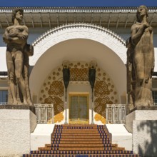 Colossal figures Man and Woman by Ludwig Habich at the Ernst Ludwig House, Mathildenhöhe, UNESCO