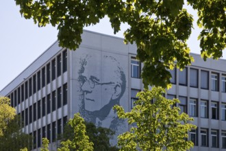 Vocational school centre Mitte Peter-Behrens-Schule with the portrait of Peter Behrens on the
