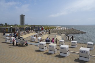 Beach chairs on the promenade, people, elevated position, family lagoon, Perlebucht, Büsum, North