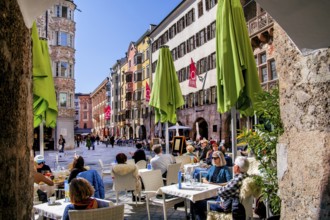 Street café on Herzog-Friedrich-Strasse in the historic city centre, Innsbruck, Inntal, Tyrolean