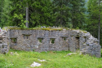 Remains of old defence walls, First World War, on the way to Rifugio Ra Stua, Ra Stua Alm, Valon