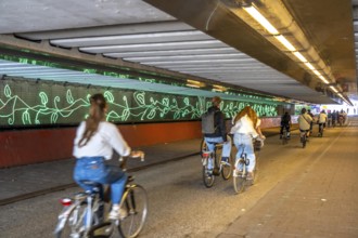 Central cycle path Walkway railway subway, Smakkelaarskade, cycle highway, at the central station,