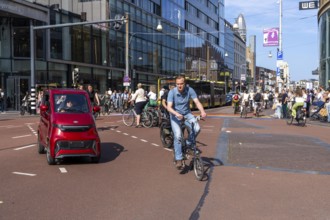 Central cycle path along the Vredenburg, in the city centre of Utrecht, lanes for pedestrians,