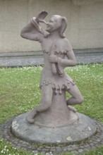 Sculpture of Till Eulenspiegel with gesture, thumb on nose, arm, high, up, hand, Bernburg,