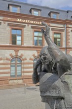 Postal fountain with sculpture symbolising silent mail, inscription, telephoning, gesture, arm,