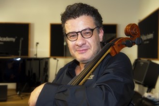 Pierluigi Ruggiero (cellist and artistic director), Ensemble SineQuaNon Berlin, rehearsal for the