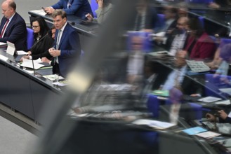 Topical Question Time in the German Bundestag with Foreign Minister Johann Wadepfuhl (CDUCSU