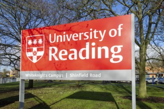 University of Reading sign, Shinfield Road Whiteknights Campus, Reading, Berkshire, England, UK