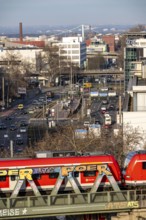 S-Bahn train on the line, railway bridge over Deutz-Mülheimer-Straße, platform tracks in front of
