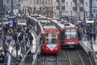 Tram stop Bahnhof Deutz/Lanxess Arena in Cologne-Deutz, rush hour in the afternoon, full platforms,
