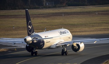 Lufthansa City Airbus A320neo on the taxiway to the runway at Cologne/Bonn Airport, CGN, North
