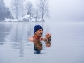 Man with cap, 55, ice bathing, including winter bathing in Königssee, Schönau am Königssee,