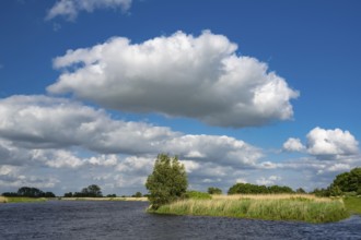 Wolkenspiel über der Hunte in der Wesermarsch, Holle, Hude, Lower Saxony, Germany
