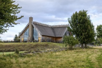 Naturum and Café Doppingen, Naturum Hornborgasjön modern thatched building with glass front and