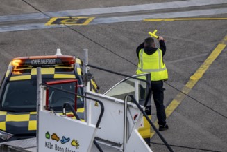 Instructor, apron supervision, an aircraft, after landing, at the parking position, at the