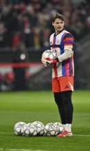 Warm-up training goalkeeper Jonas Urbig FC Bayern Munich FCB (40) with balls, football UEFA