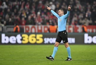 Referee Referee Rade Obrenovic (SVN) Gesture Gesture to VAR, video assistant referee, video