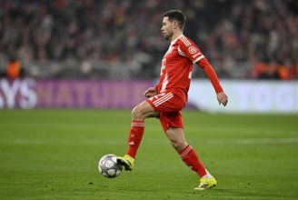 Raphael Guerreiro FC Bayern Munich FCB (22) Action on the ball Football UEFA Champions League, CL,