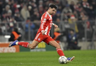 Aleksandar Pavlovic FC Bayern Munich FCB (45) Action on the ball Football UEFA Champions League,