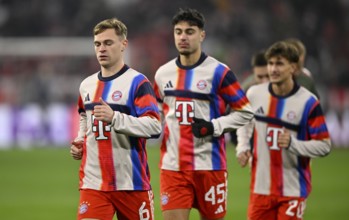 Warm-up training Joshua Kimmich FC Bayern Munich FCB (06) Aleksandar Pavlovic FC Bayern Munich FCB