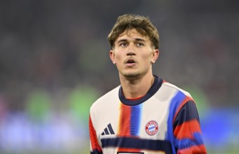 Warm-up Training Tom Bischof FC Bayern Munich FCB (20) portrait Football UEFA Champions League, CL,