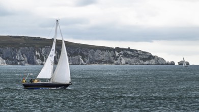 Boats over Hurst Point Lighthouse and Hurst Castle, Hurst Spit, Milford on Sea, Lymington,