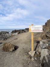 Guide on the Ruta de Litoral hiking trail through the southern volcanic fields of the Timanfaya