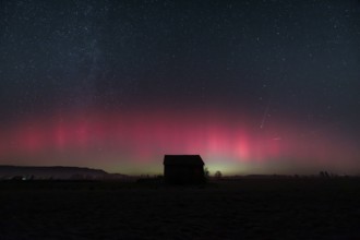 Northern lights, aurora borealis, solar storm, January 2026, red, green, hut, Loisach-Lake