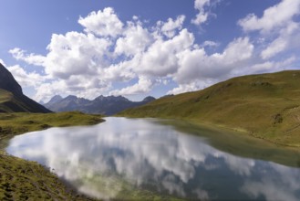 Rappensee, left Kleiner Rappenkopf, 2276m, behind the Schafalpenköpfe, above it the Mindelheimer