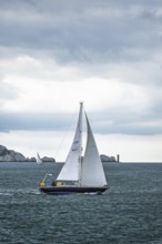 Boats over Hurst Point Lighthouse and Hurst Castle, Hurst Spit, Milford on Sea, Lymington,