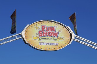 Close-up of Fun Show traveling amusement ride park banner with French word bienvenue spelled out in