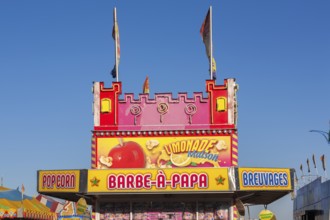 Barbe a Papa cotton candy, popcorn and beverages kiosk with French words at Fun Show traveling