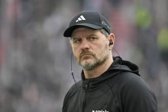 Coach coach Steffen Baumgart 1. FC Union Berlin FCU portrait MHPArena, MHP Arena Stuttgart,