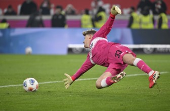 Goalkeeper Alexander Nübel VfB Stuttgart (33) Parade Brilliant save Action MHPArena, MHP Arena
