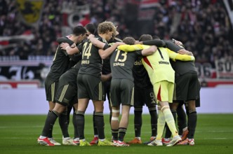 Team building, circle of the team in front of the start of the game 1. FC Union Berlin, MHPArena,