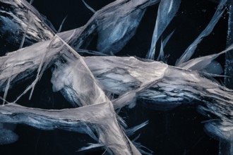 Cracks in the ice of Lake Khuvsgul, winter, Khuvsgul Province (Khuvsgul Aimag), Mongolia, Asia