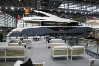 Press photo View of luxury yacht luxurious motor yacht Sunseeker 90 Ocean Yacht in Hall 6 by Messe